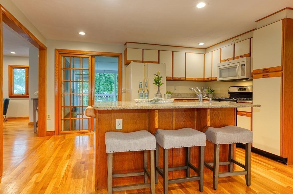 8 Forest Road Burlington, MA 01803 - Photo 7 of 35