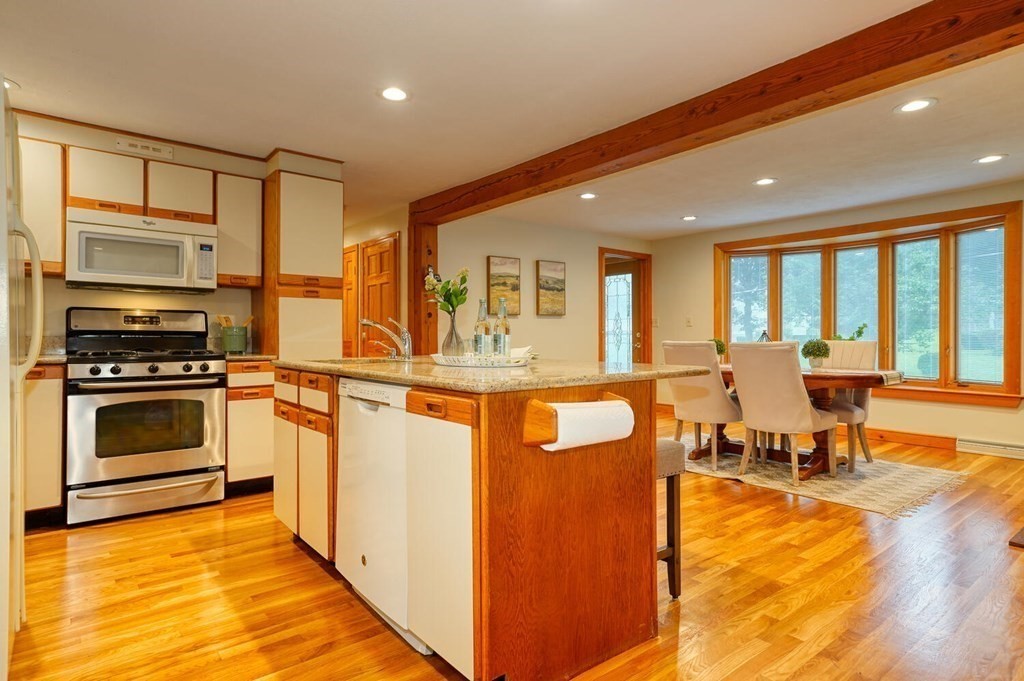 8 Forest Road Burlington, MA 01803 - Photo 8 of 35