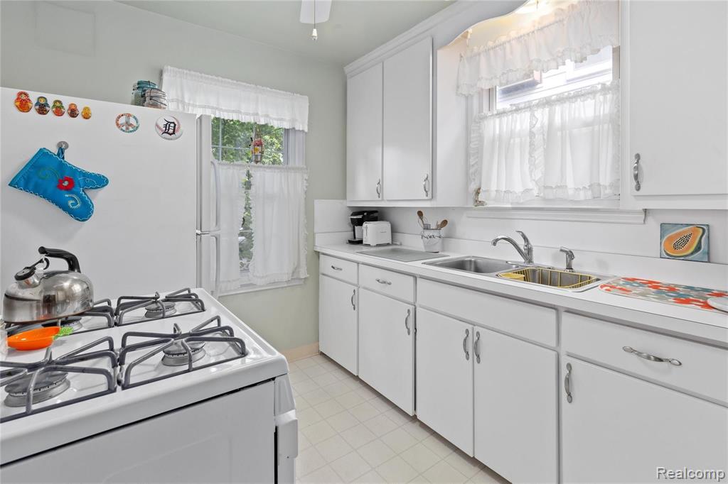 20475 Picadilly Road Detroit, MI 48221 - Photo 14 of 29