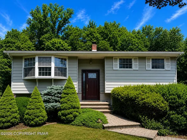 $350,000 | 34 Parkway Drive, Stroudsburg, PA 18360