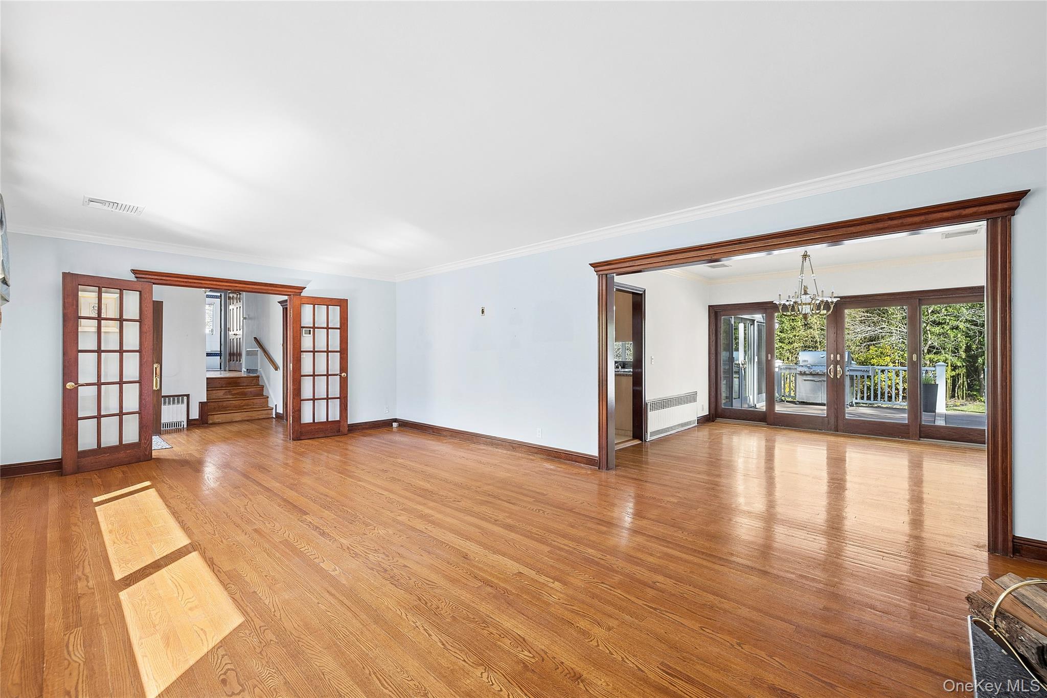 6 Luquer Road Manhasset, NY 11030 - Photo 6 of 16 Living Room/Dining Room