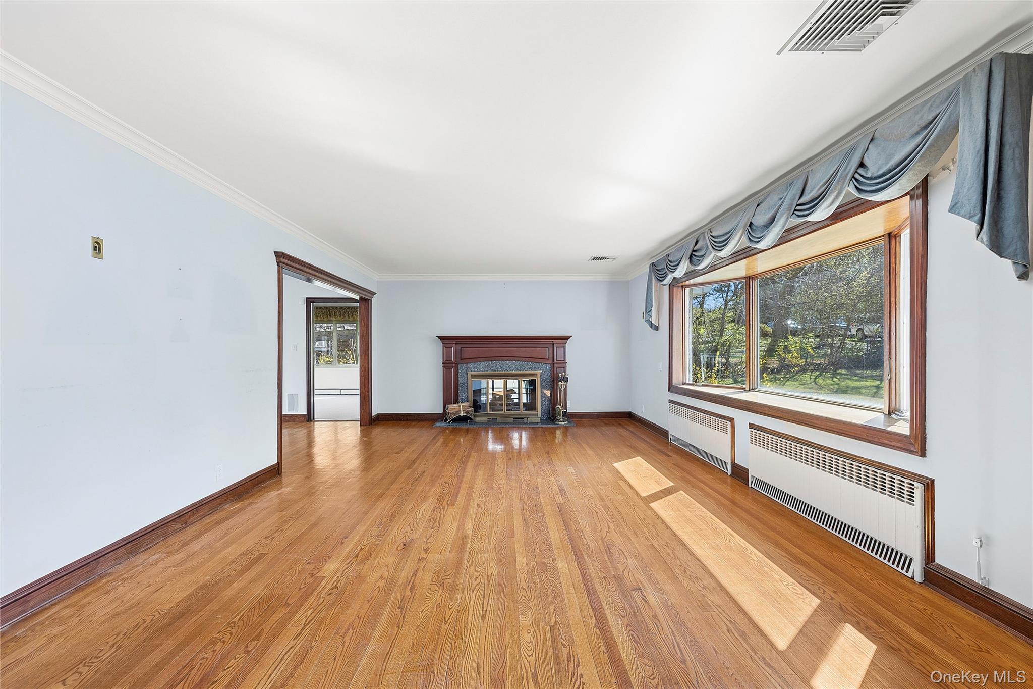 6 Luquer Road Manhasset, NY 11030 - Photo 7 of 16 Living Room