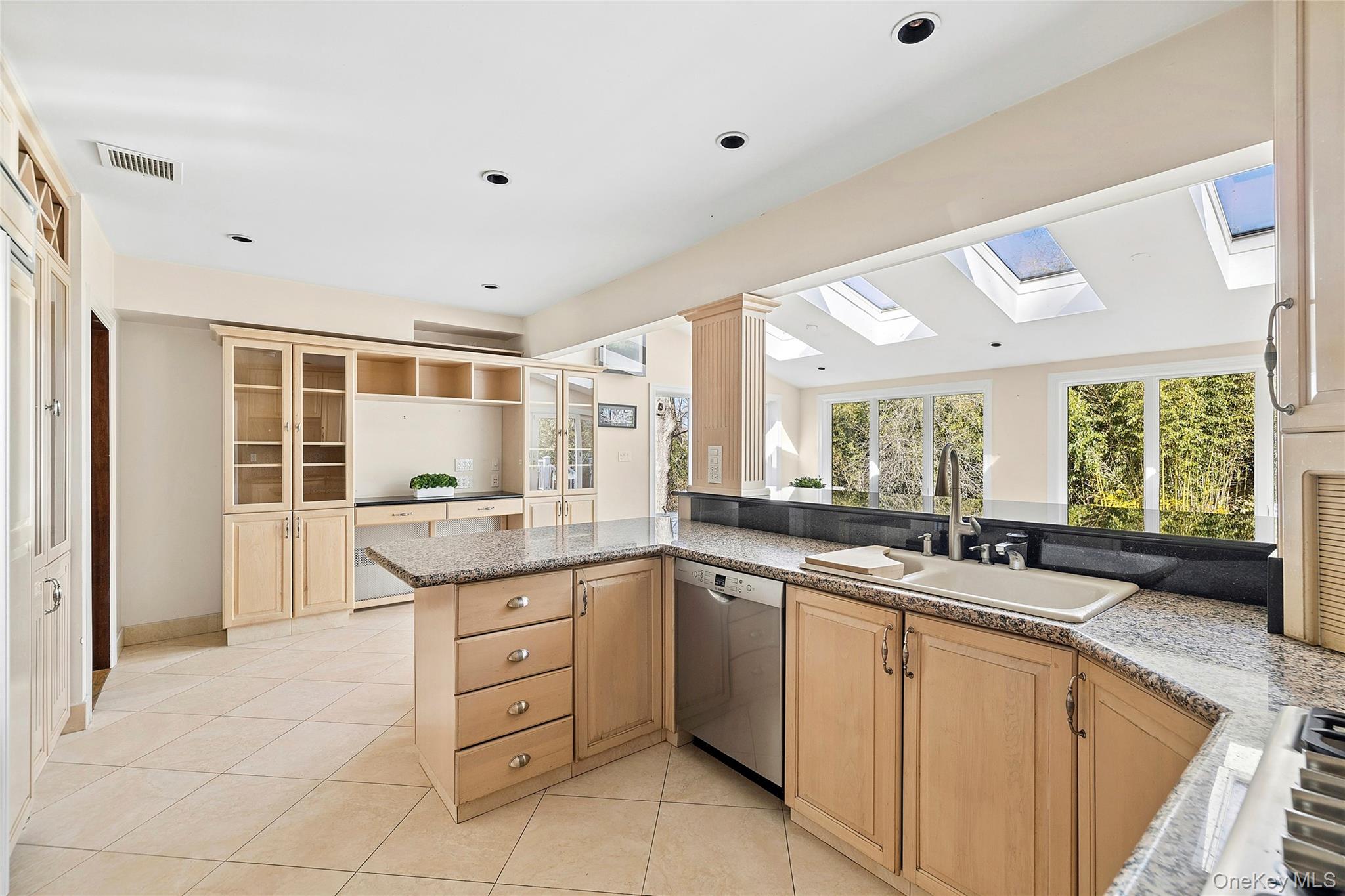 6 Luquer Road Manhasset, NY 11030 - Photo 10 of 16 Kitchen