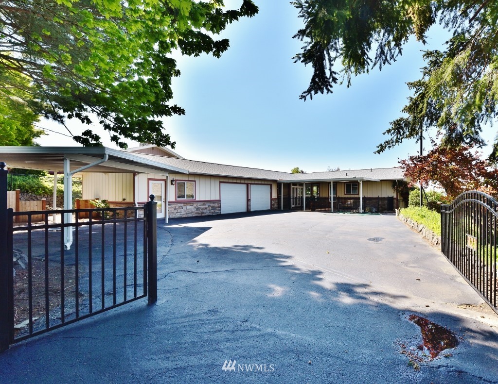 921 Chestnut Street Bremerton, WA 98310 - Photo 1 of 39 Gallery Image 1
