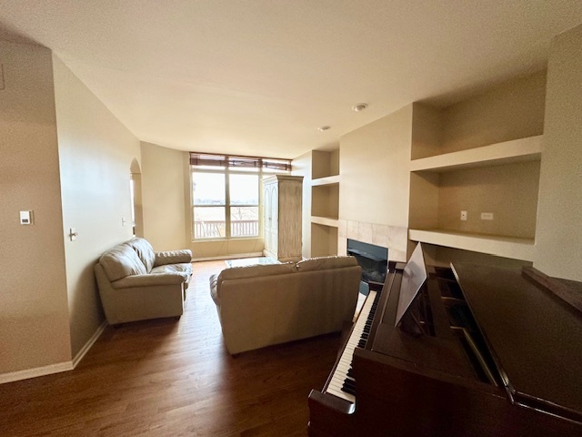 749 St Johns Place Addison, IL 60101 - Photo 6 of 22 Gallery Image 6