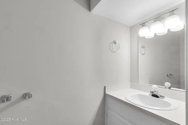 $1,600 | 125 Pirates Road, Unit 3, New Bern, NC 28562