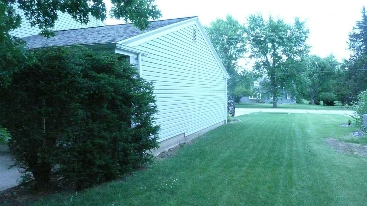 810 Flaxmill Road Huntington, IN 46750 - Photo 3 of 23 Gallery Image 3