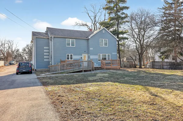 $600,000 | 325 Oldfield Road, Darien, IL 60561