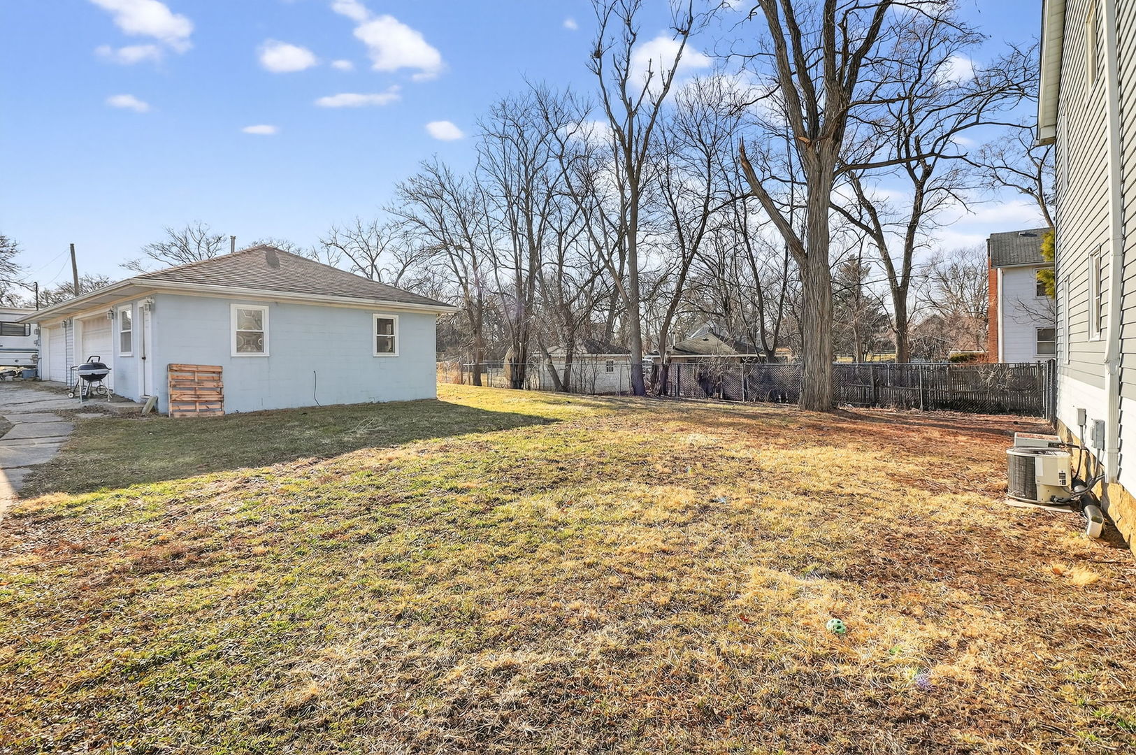 325 Oldfield Road Darien, IL 60561 - Photo 3 of 8