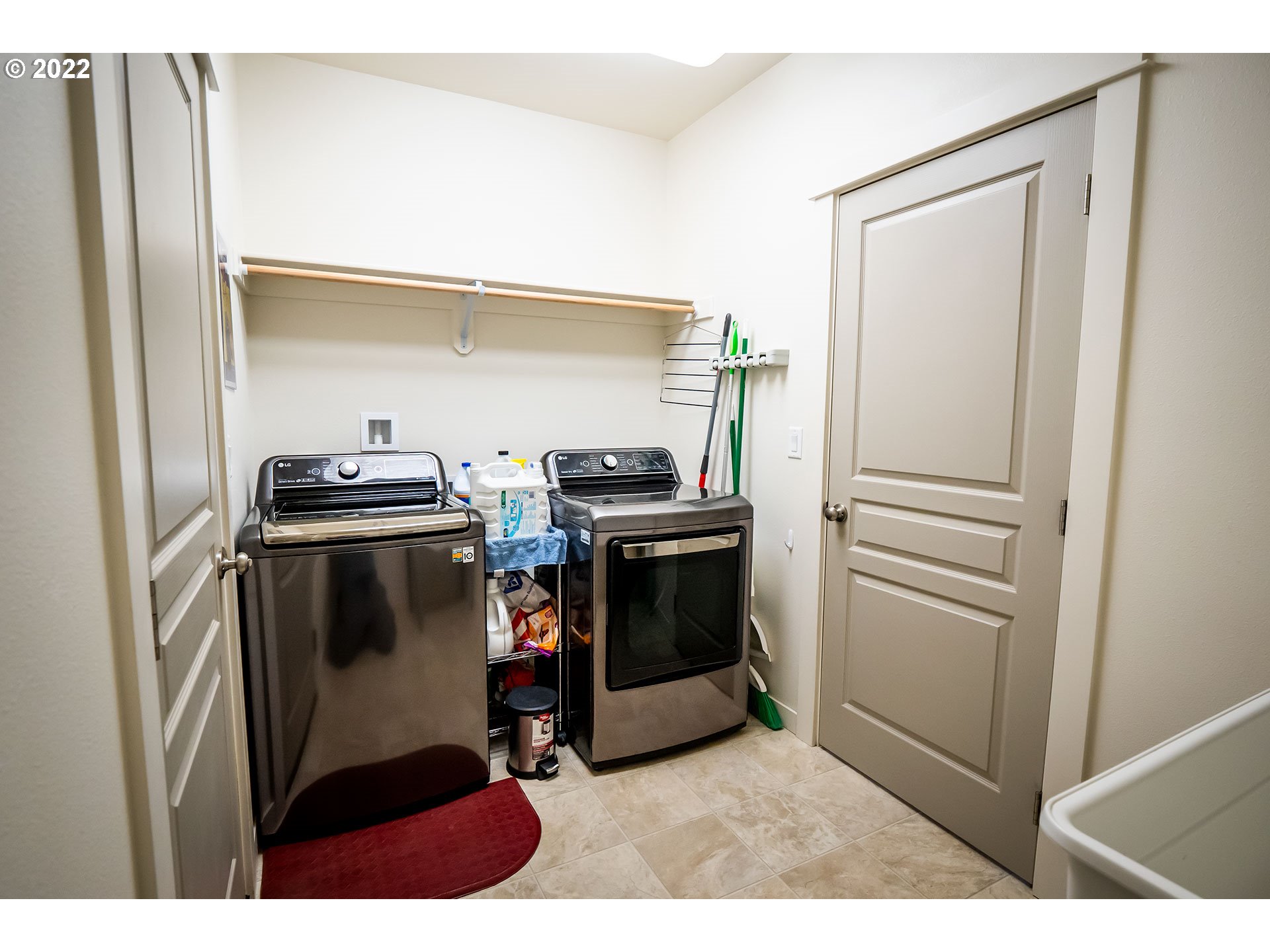 1345 Skyline Park Loop Eugene, OR 97405 - Photo 13 of 31 a utility room with closet dryer and washer