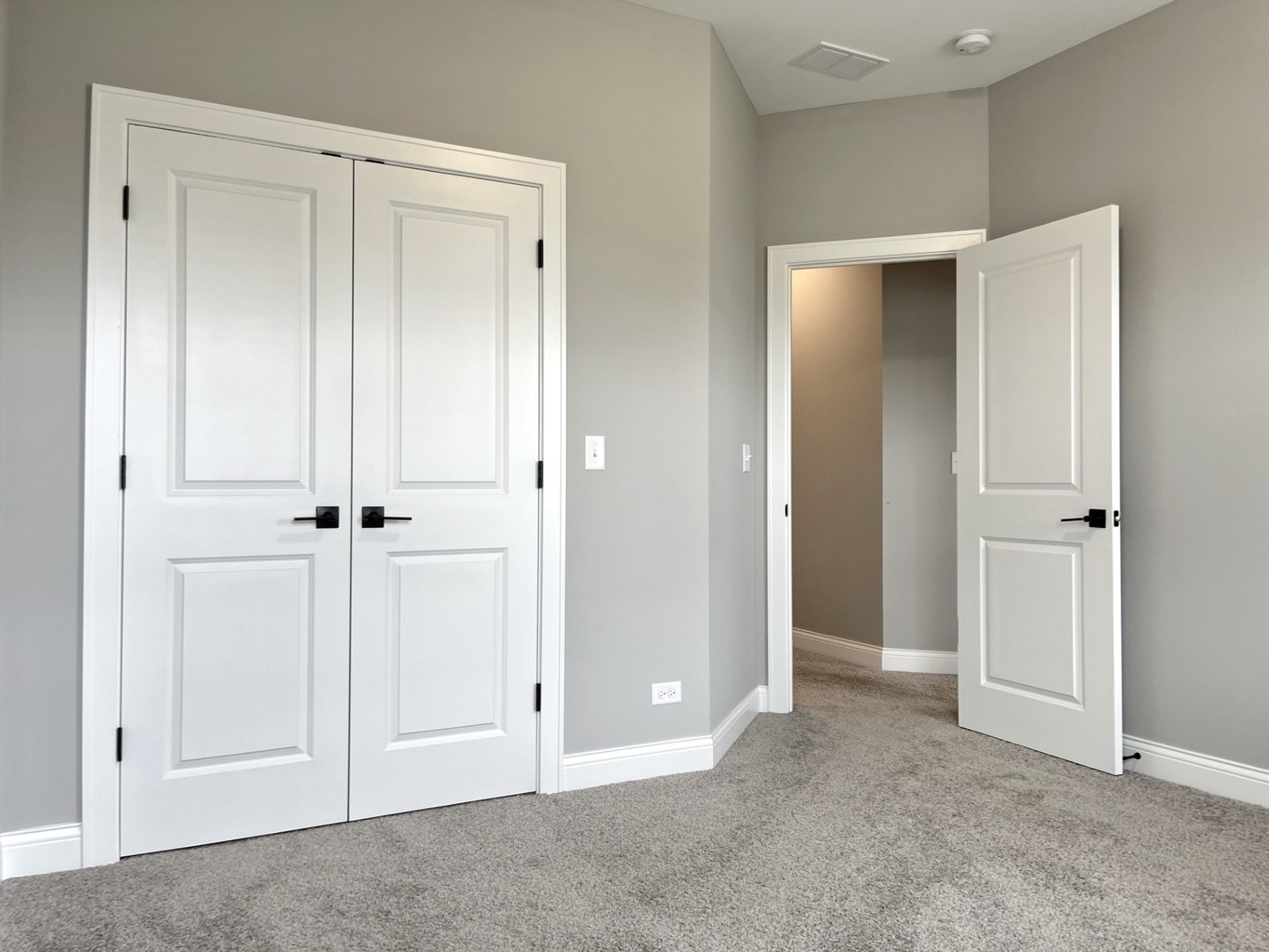 994 Center Drive Marengo, IL 60152 - Photo 17 of 23 an empty room with closet area