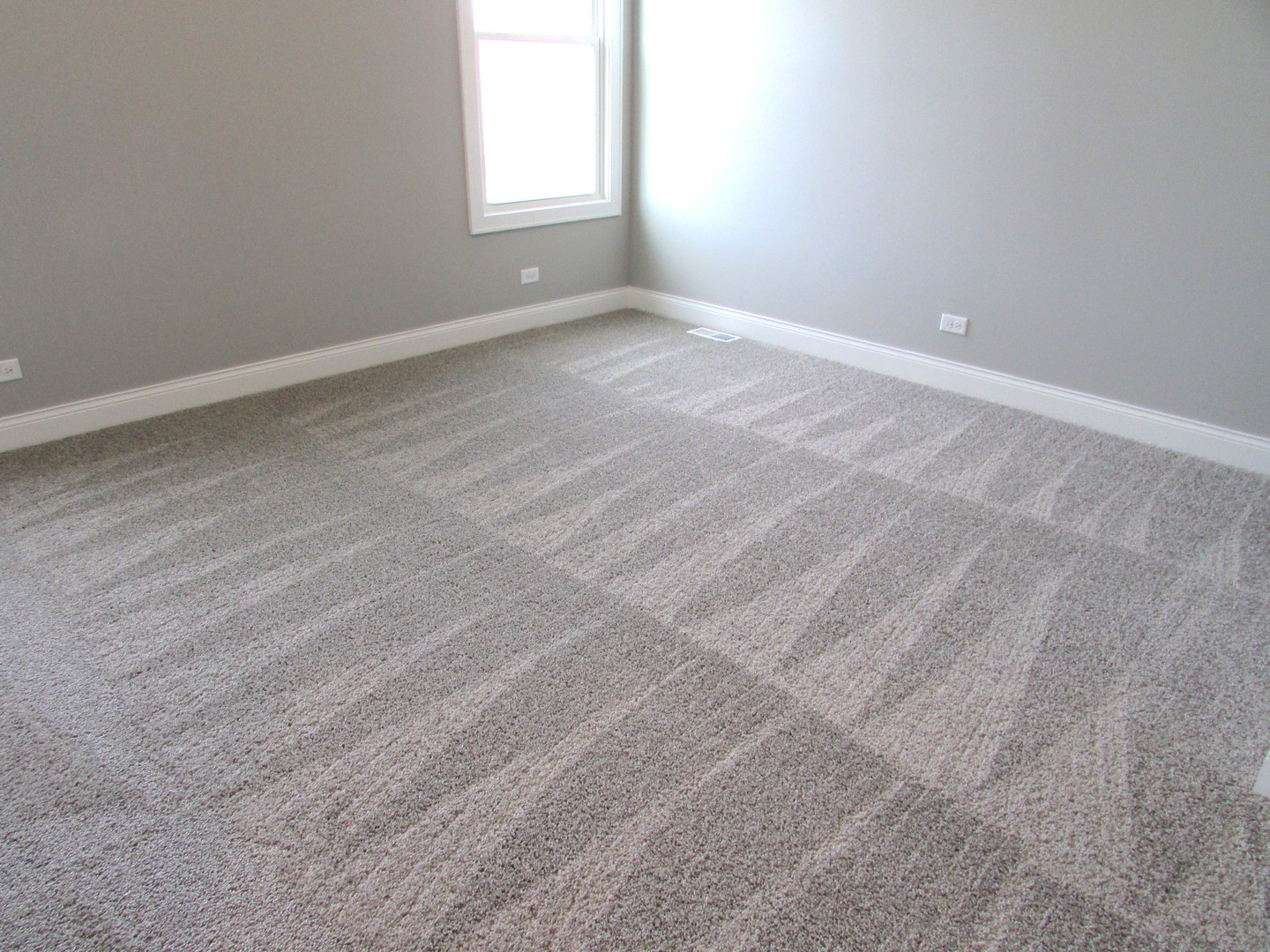 994 Center Drive Marengo, IL 60152 - Photo 18 of 23 an empty room with a window