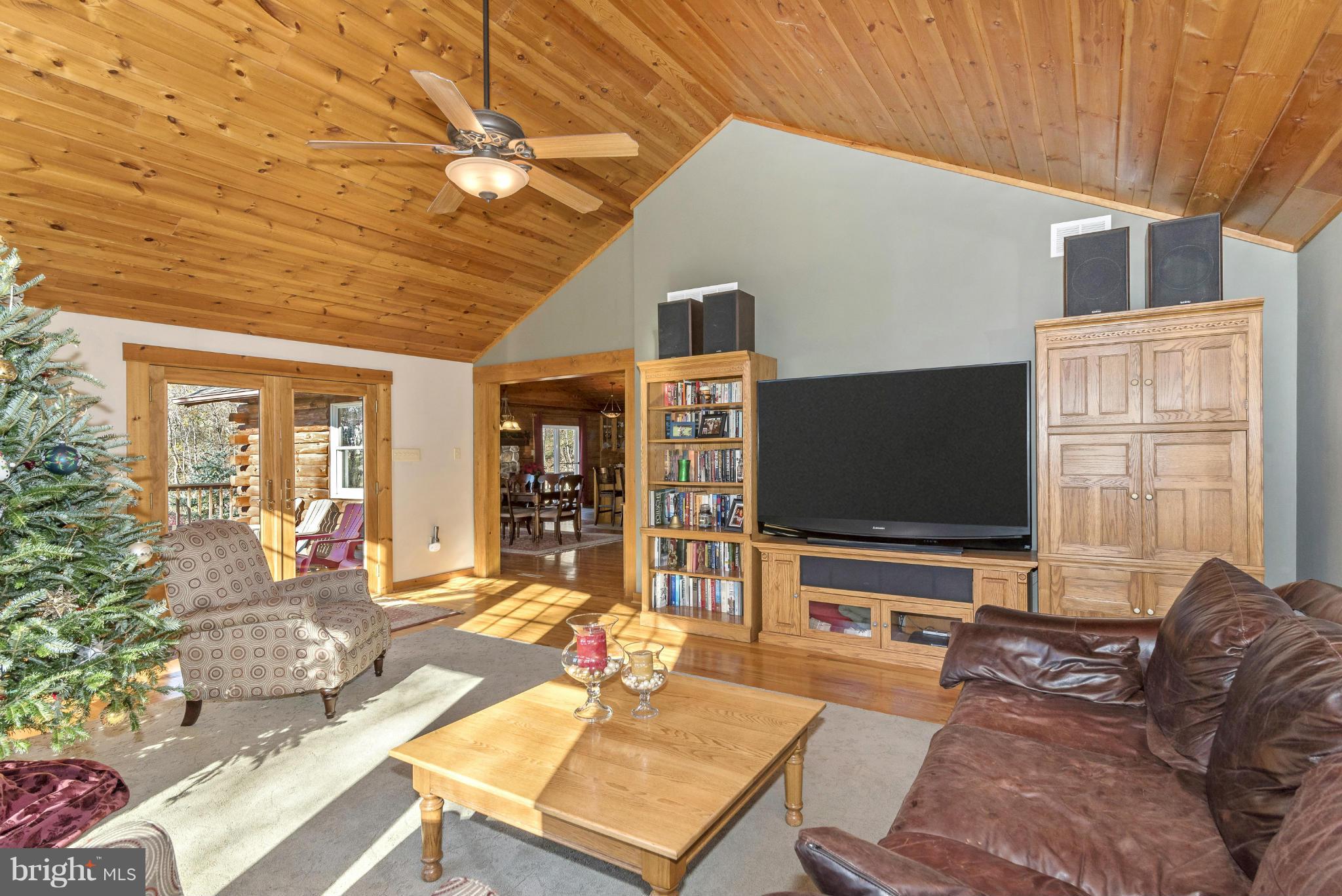 4706 Mt Zion Road Frederick, MD 21703 - Photo 15 of 30 Living Room