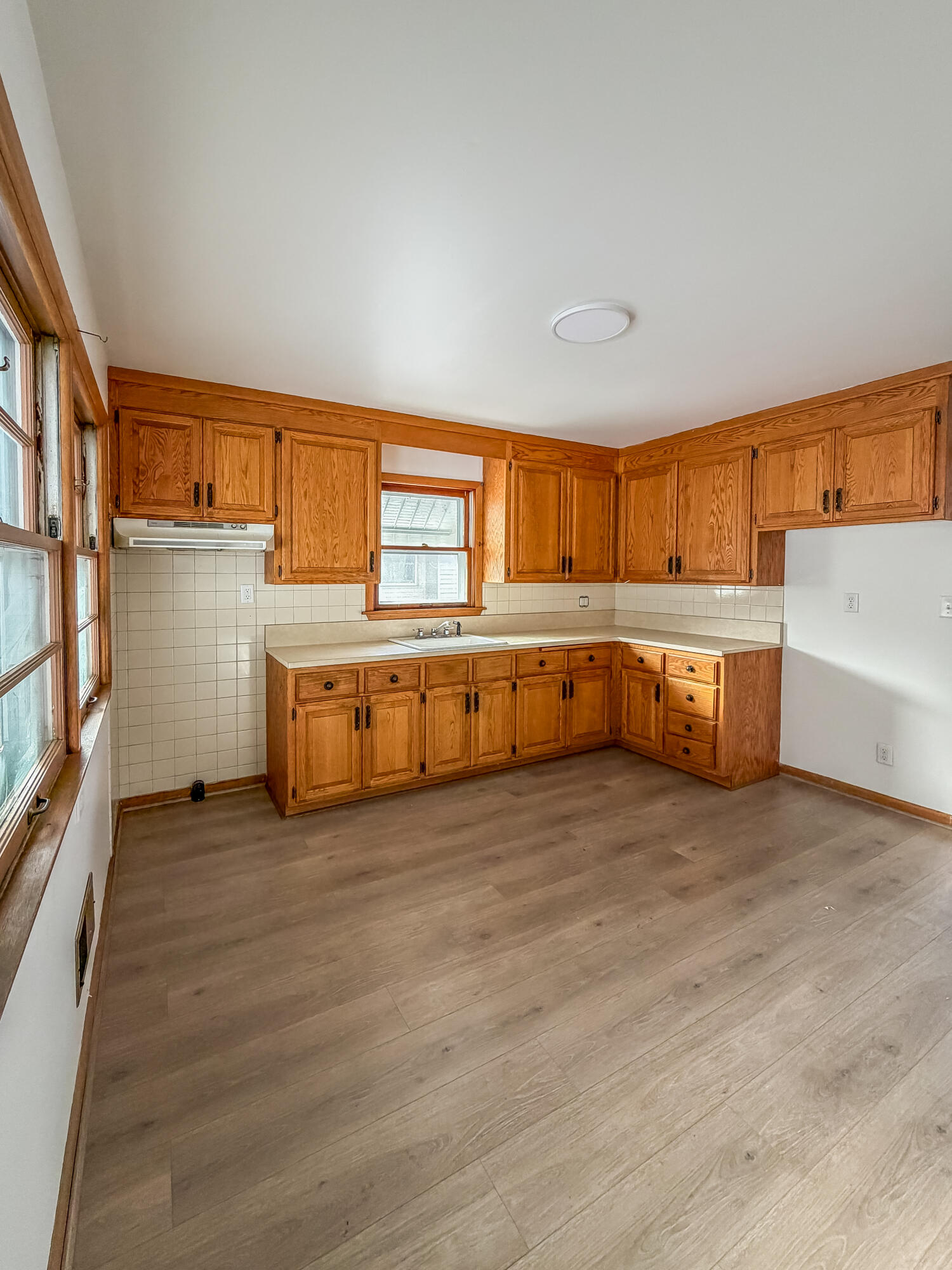 2901 Delaware Avenue Racine, WI 53403 - Photo 2 of 11 Delaware-27