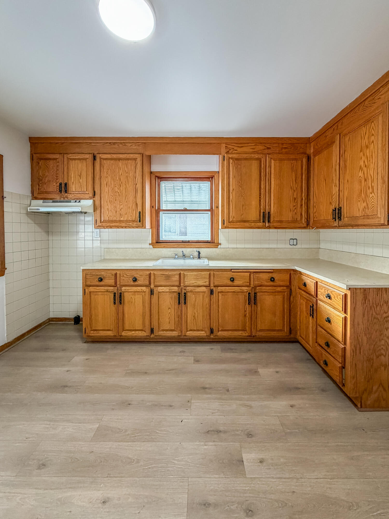 2901 Delaware Avenue Racine, WI 53403 - Photo 3 of 11 Delaware-32