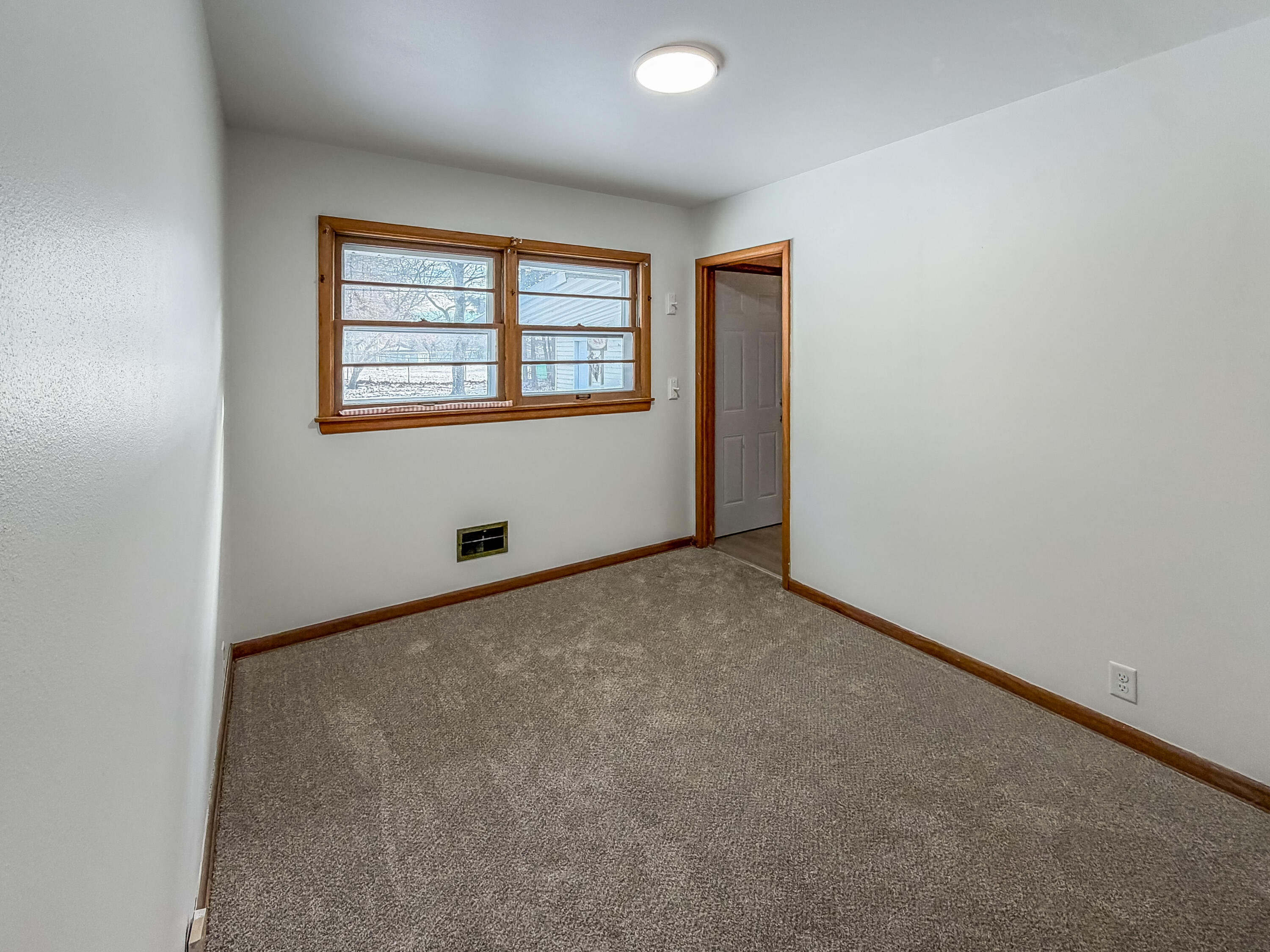 2901 Delaware Avenue Racine, WI 53403 - Photo 5 of 11 Delaware-23