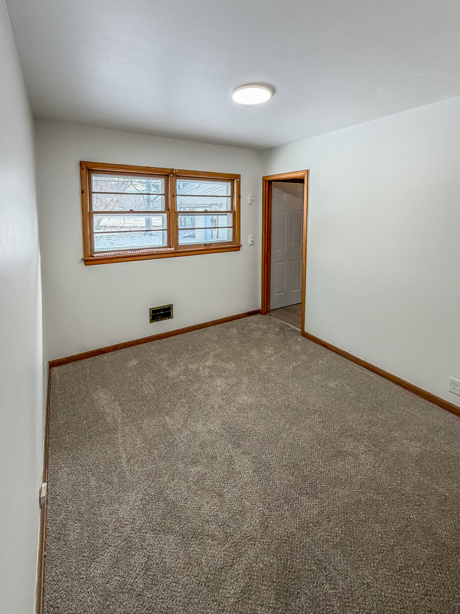 2901 Delaware Avenue Racine, WI 53403 - Photo 6 of 11 Delaware-24