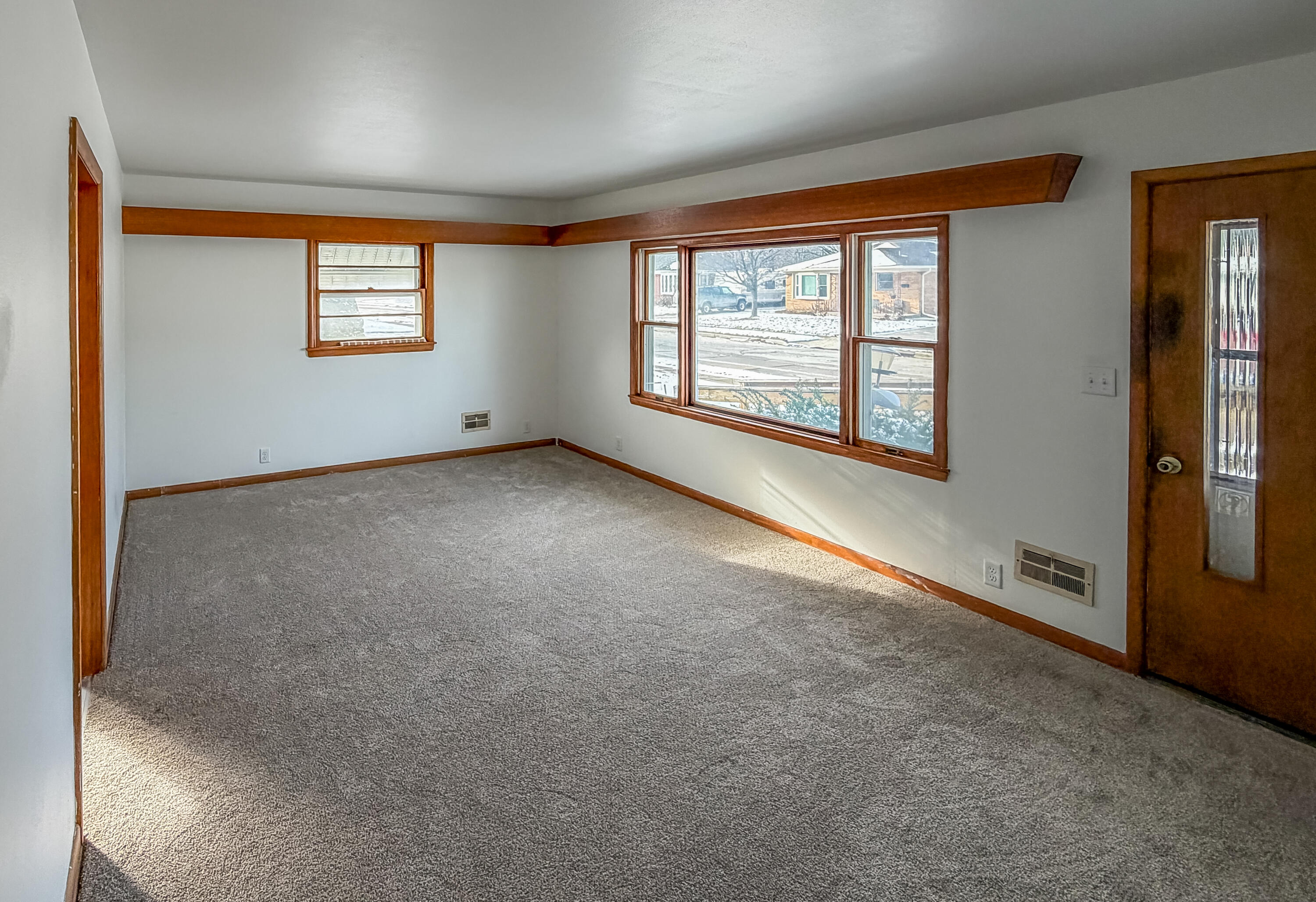 2901 Delaware Avenue Racine, WI 53403 - Photo 9 of 11 Delaware-39