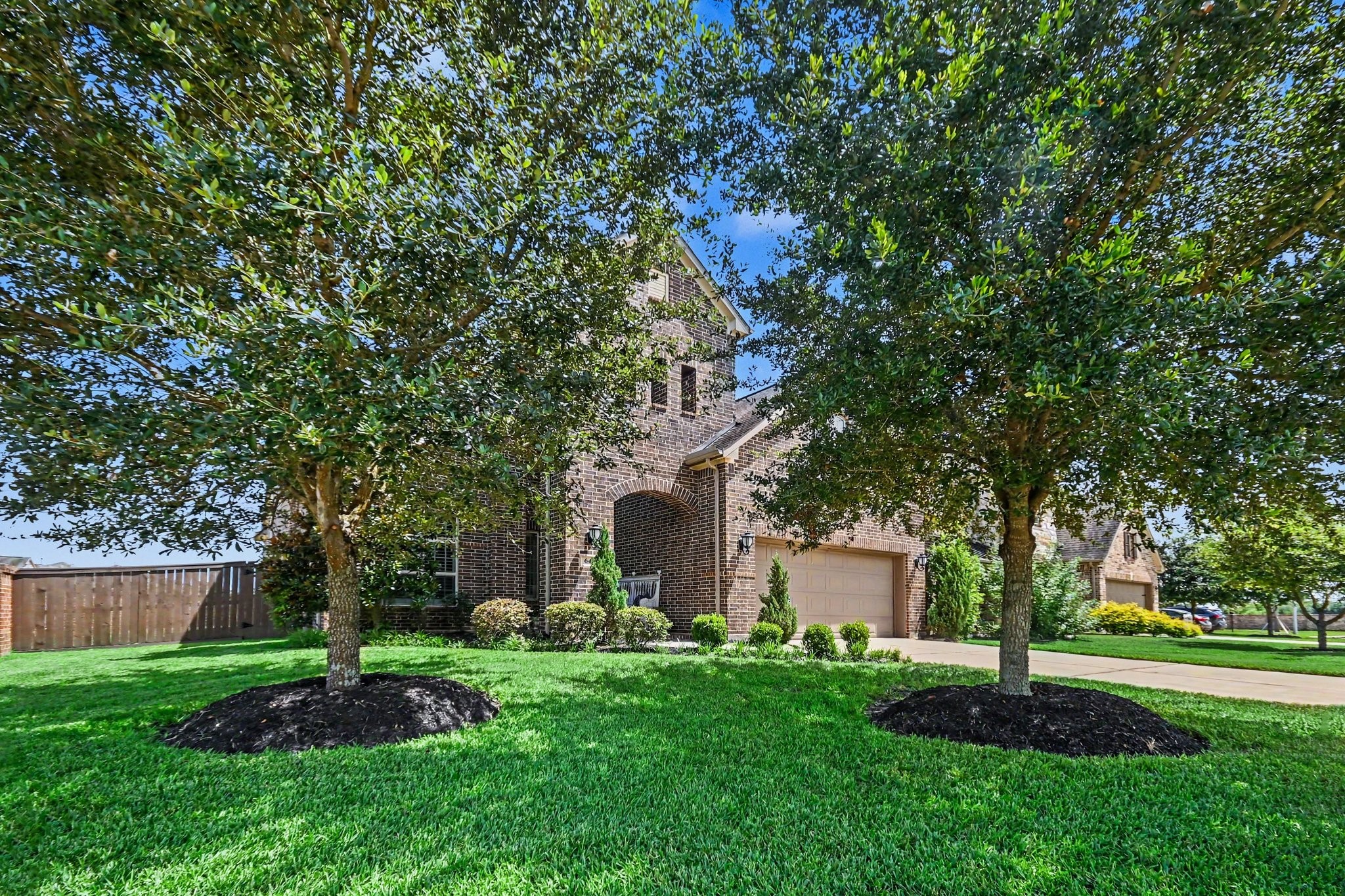 641 Kickapoo Court Webster, TX 77598 - Photo 3 of 39