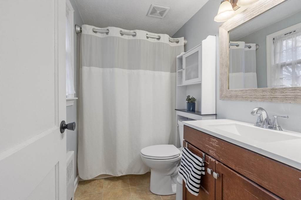 33 Eastford Road Auburn, MA 01501 - Photo 11 of 30