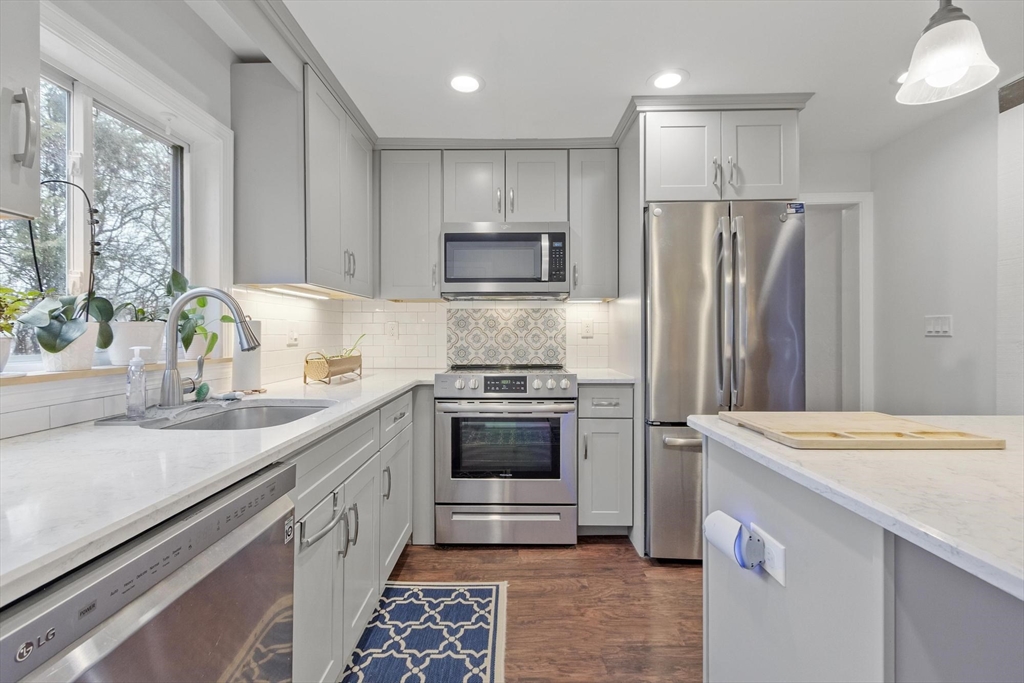 33 Eastford Road Auburn, MA 01501 - Photo 3 of 30