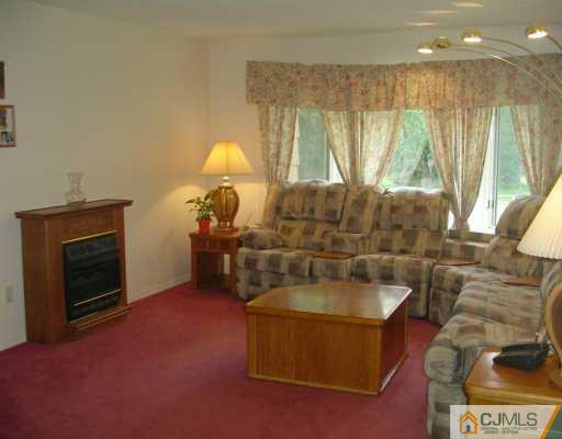 148 Dunhams Corner Road East Brunswick, NJ 08816 - Photo 4 of 8 Gallery Image 4