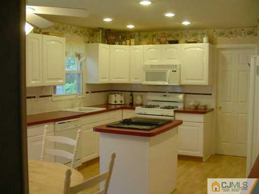148 Dunhams Corner Road East Brunswick, NJ 08816 - Photo 6 of 8 Gallery Image 6