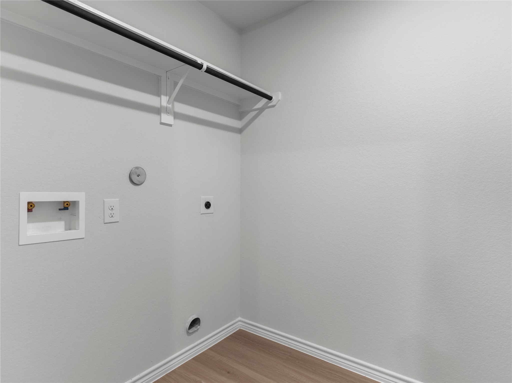 306 North Orange Street Sweeny, TX 77480 - Photo 12 of 30 a view of a small space