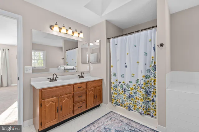 $575,000 | 5 Camelot Court, Fredericksburg, VA 22405