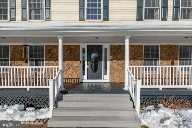 $575,000 | 5 Camelot Court, Fredericksburg, VA 22405