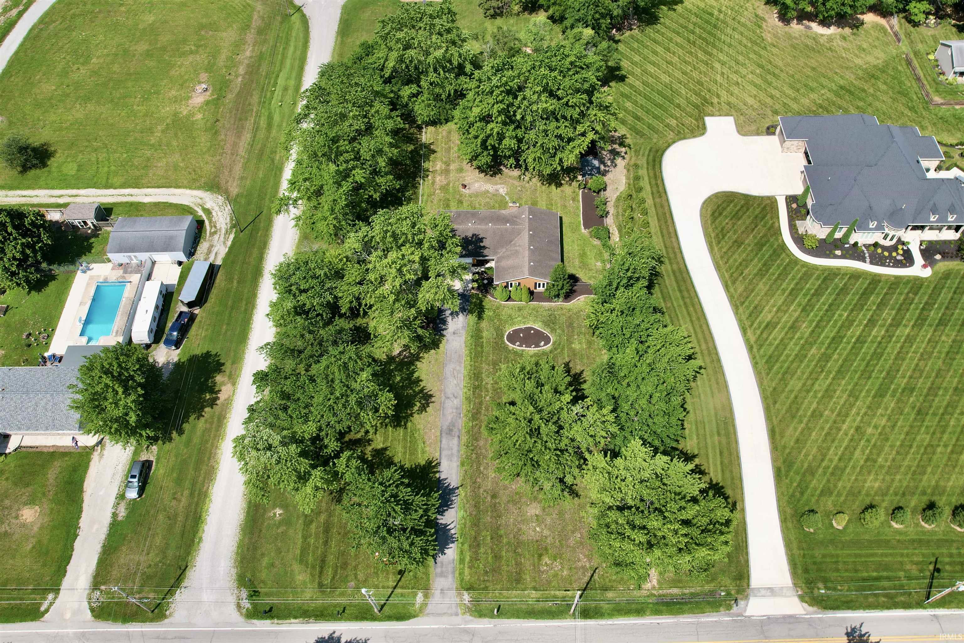 7019 Hazelett Road Fort Wayne, IN 46835 - Photo 3 of 36