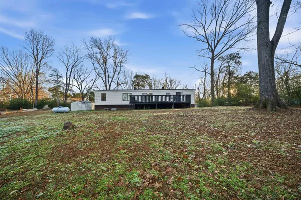 a view of a backyard with white house