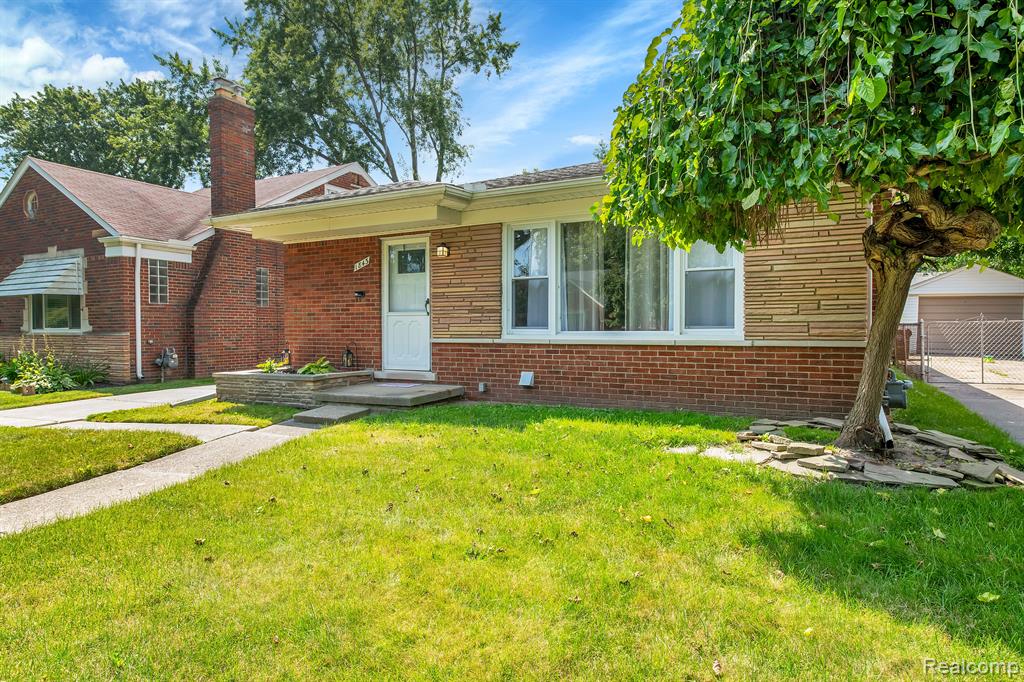 1843 Newcastle Road Grosse Pointe, MI 48236 - Photo 3 of 29