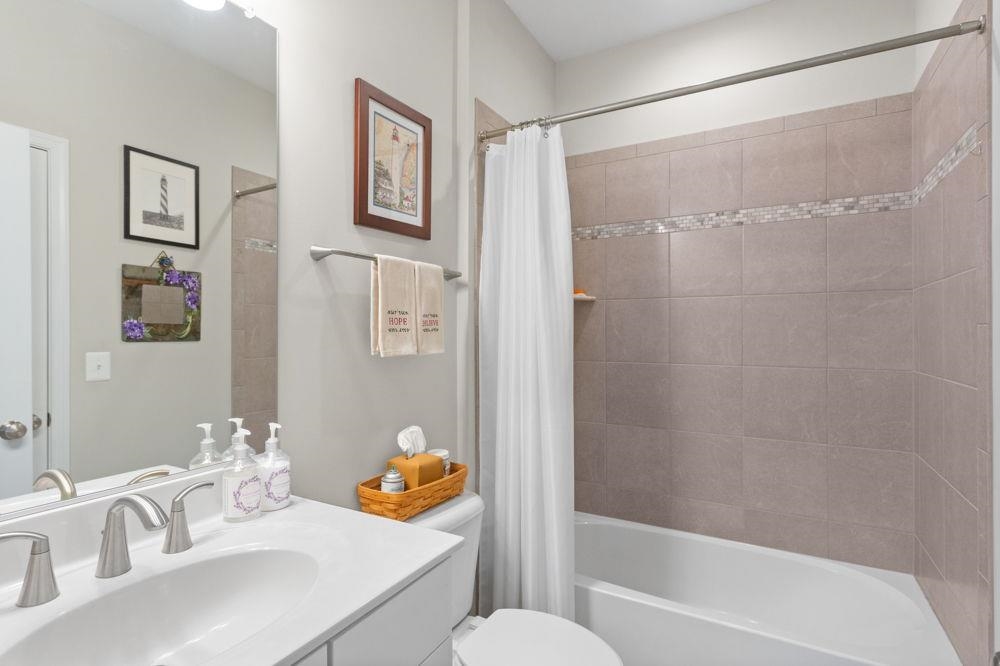 3060 Rutlege Road Harrisonburg, VA 22801 - Photo 17 of 37 a bathroom with a sink toilet and shower