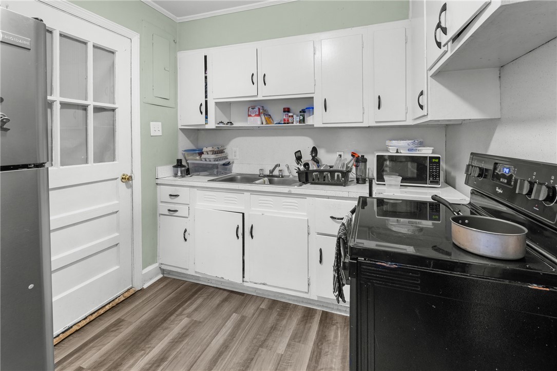 303 South Elm Street Pendleton, SC 29670 - Photo 8 of 16 This functional kitchen features ample cabinetry and durable flooring for everyday living.