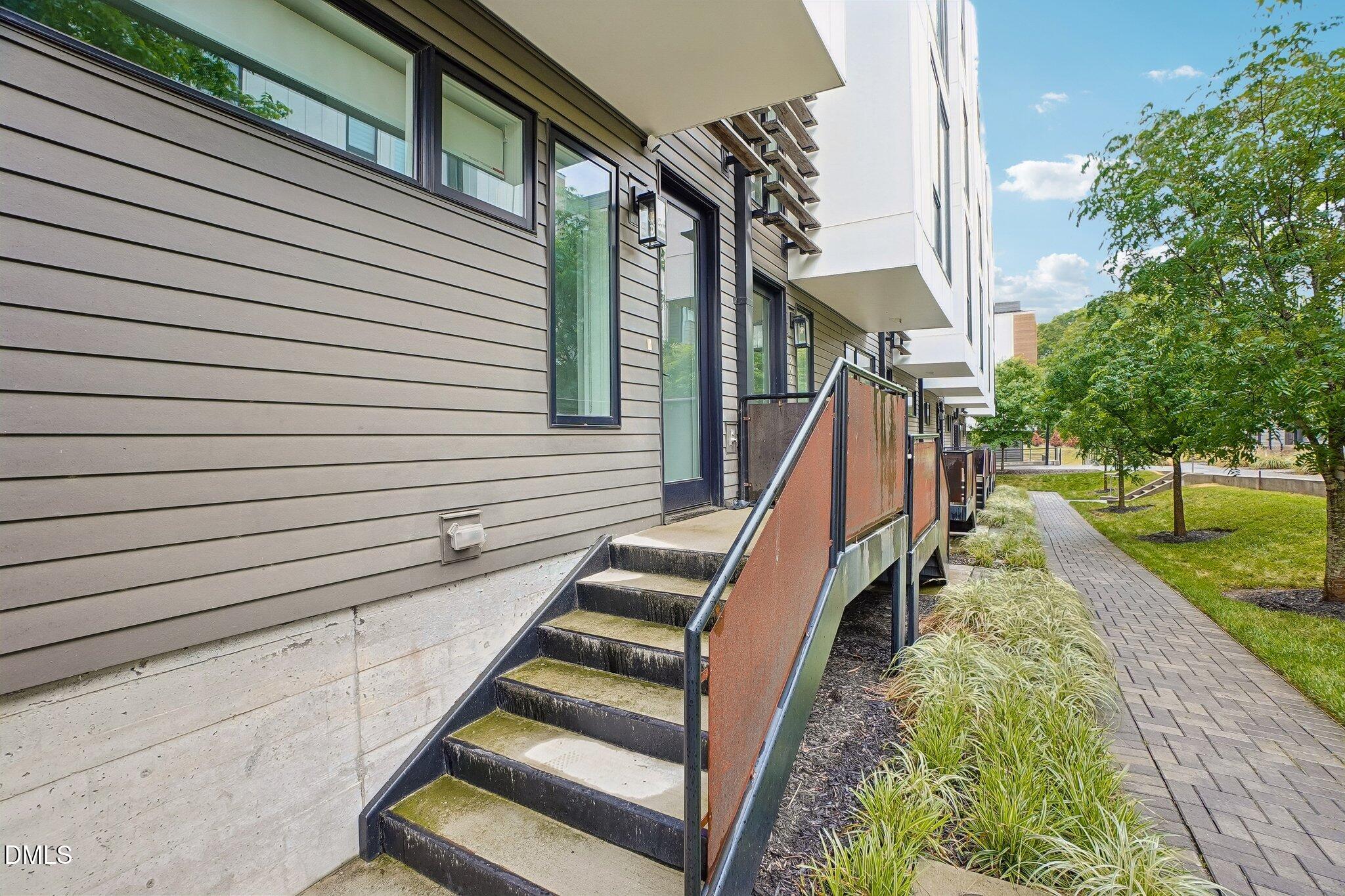 512 Gordon Street, Unit 802 Durham, NC 27701 - Photo 3 of 33 3-web-or-mls-Gordon St 802-S0805-004r