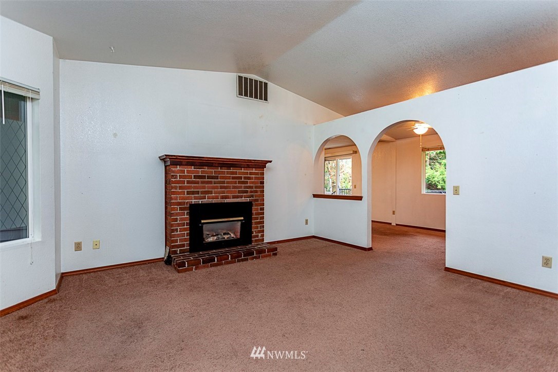 16701 3rd Drive Southeast Bothell, WA 98012 - Photo 3 of 19 Gallery Image 3