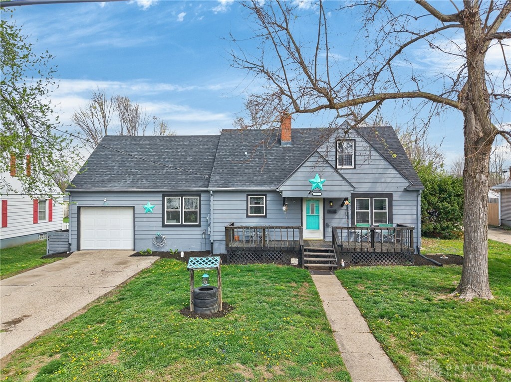 3301 Wildwood Road Middletown, OH 45042 - Photo 35 of 68 Charming home with inviting curb appeal, featuring a welcoming porch and lush green lawn.