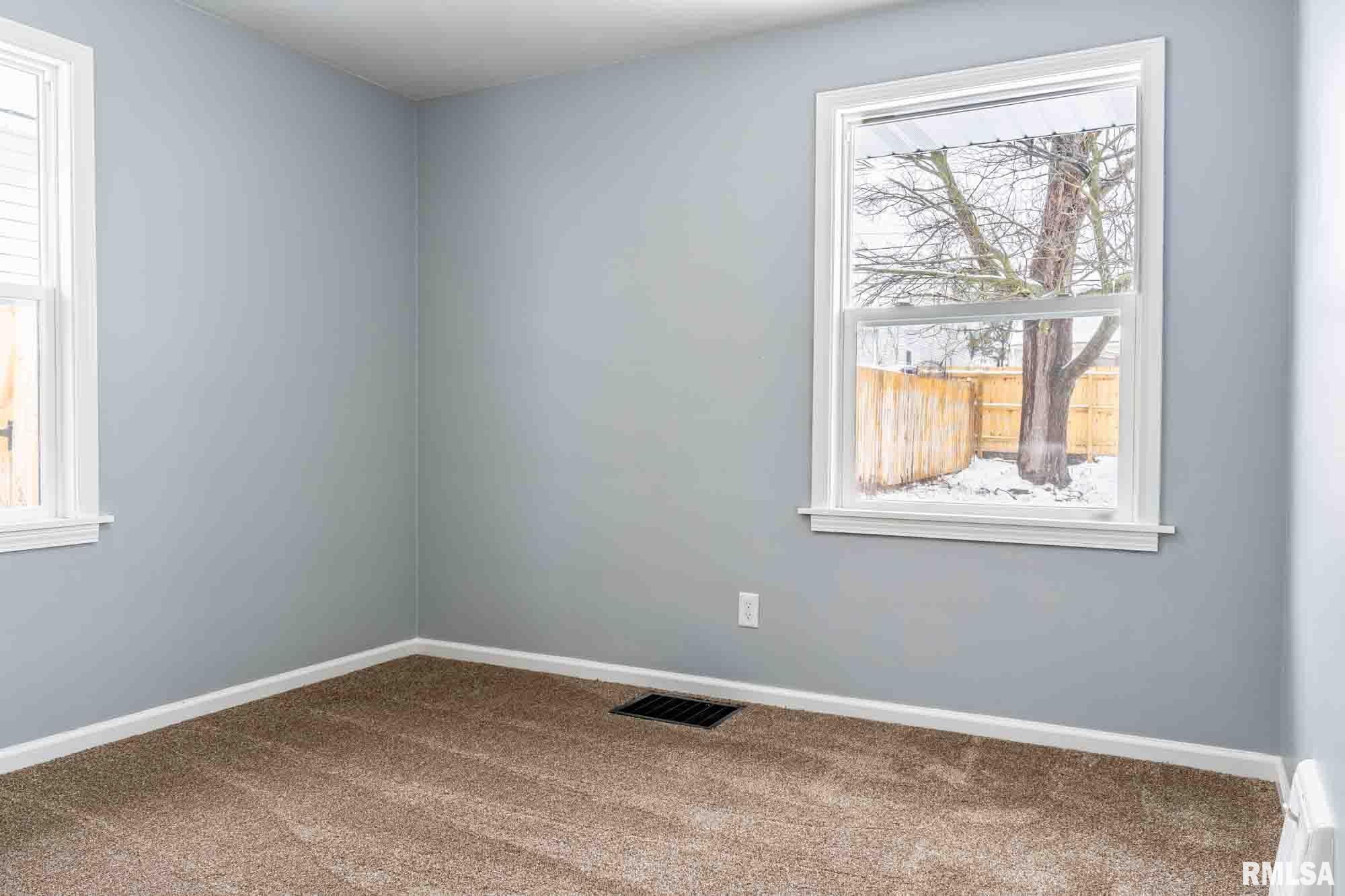 4230 North Wycliffe Road Peoria, IL 61614 - Photo 12 of 21 Gallery Image 12