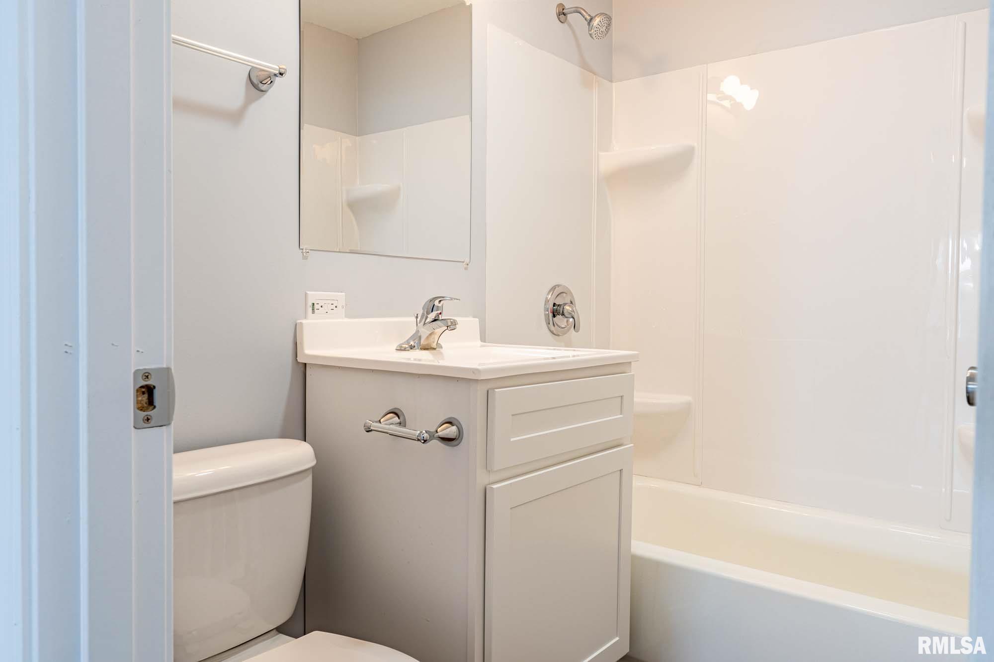 4230 North Wycliffe Road Peoria, IL 61614 - Photo 14 of 21 Gallery Image 14