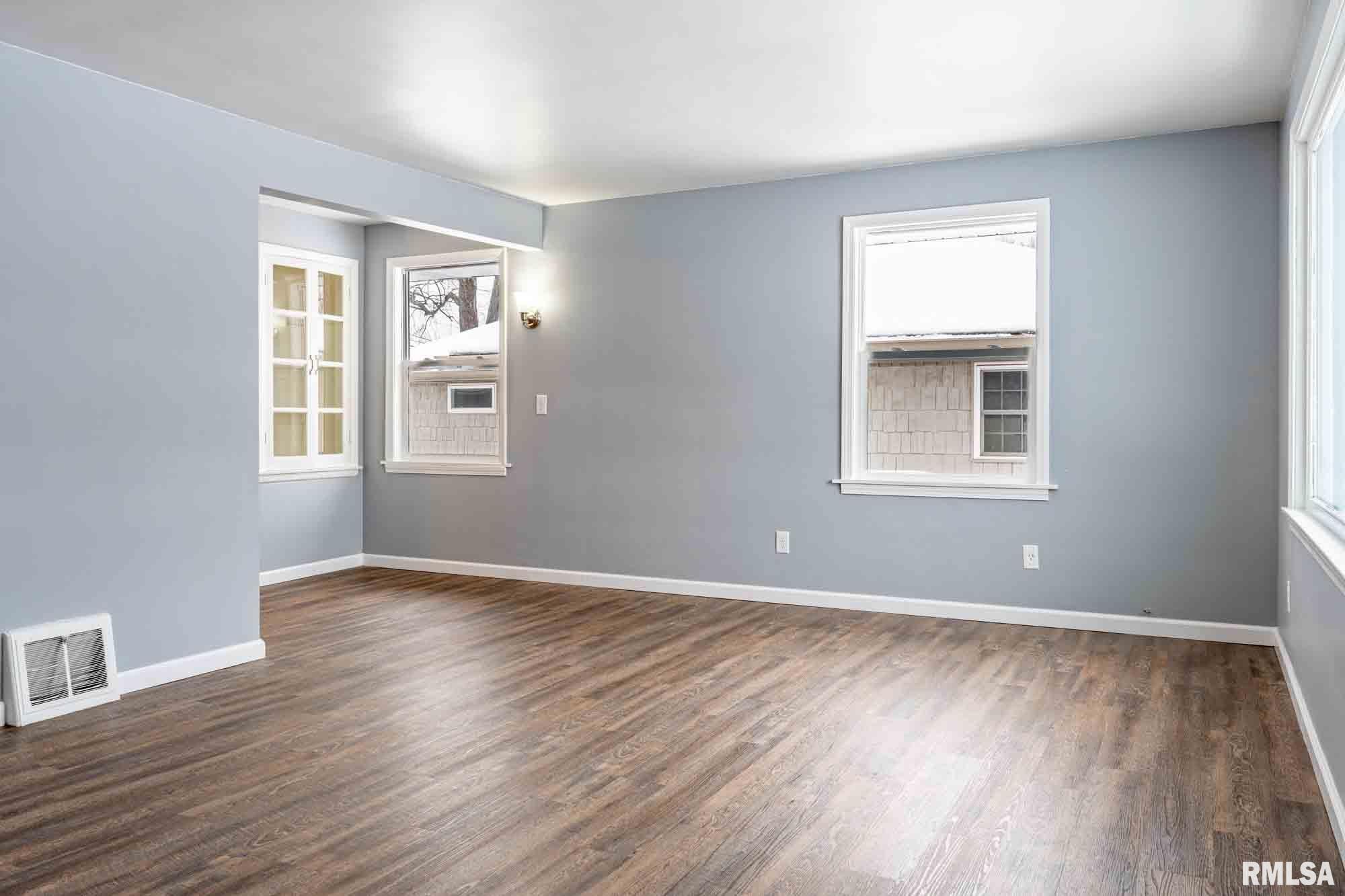 4230 North Wycliffe Road Peoria, IL 61614 - Photo 3 of 21 Gallery Image 3
