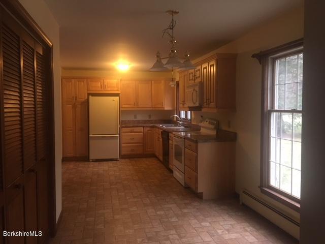 391 W Road Adams, MA 01220 - Photo 8 of 24 Kitchen/breakfast