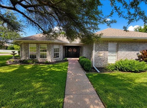 $580,000 | 415 Oak Crest, Clifton, TX 76634