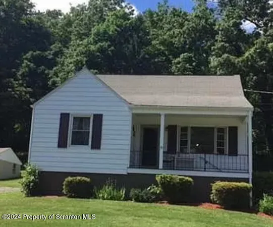 a view of a house with yard and plants