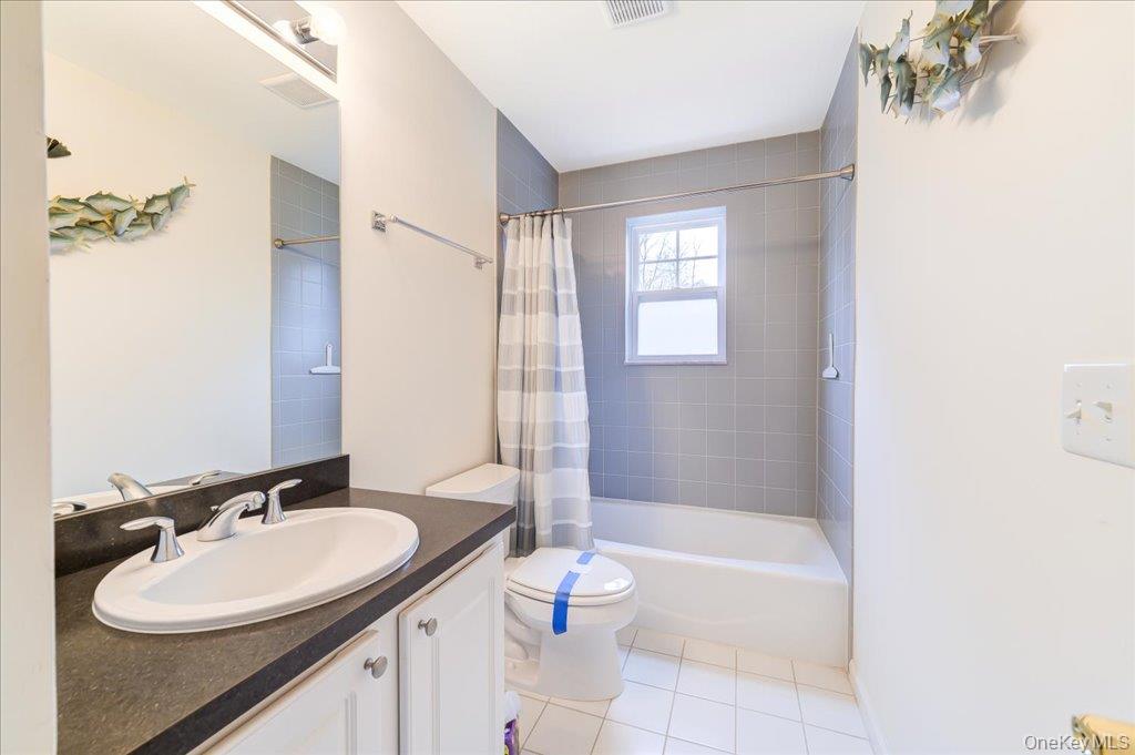 26 Halley Court Poughkeepsie, NY 12601 - Photo 30 of 47 a bathroom with a tub sink and mirror