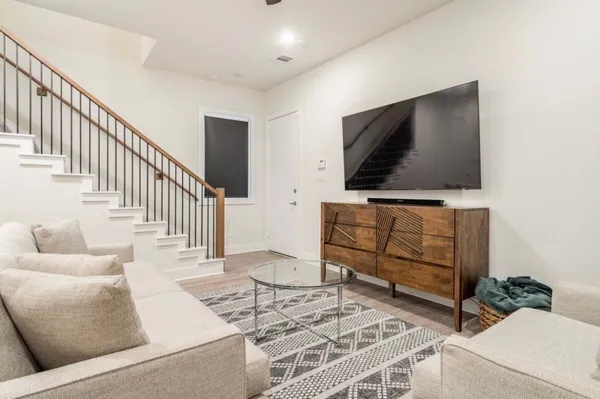 $2,300 | 10211 Las Nubes Avenue, Houston, TX 77075
