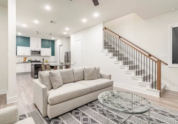 $2,300 | 10211 Las Nubes Avenue, Houston, TX 77075