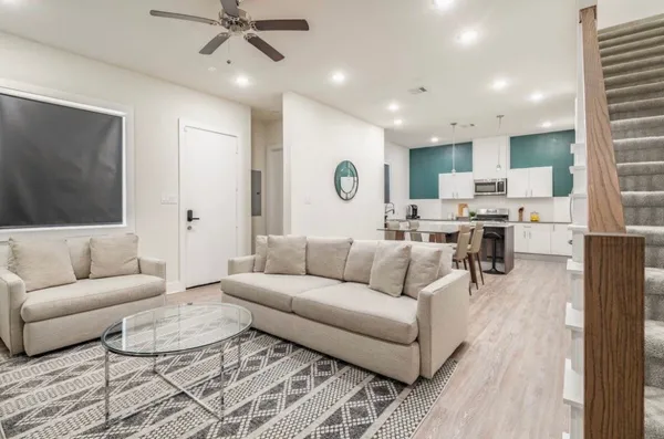 $2,300 | 10211 Las Nubes Avenue, Houston, TX 77075