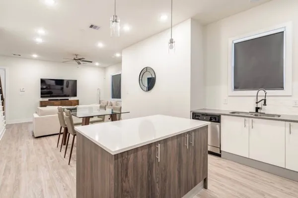 $2,300 | 10211 Las Nubes Avenue, Houston, TX 77075