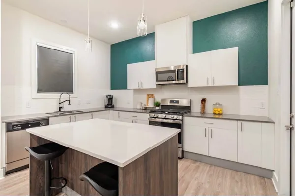 $2,300 | 10211 Las Nubes Avenue, Houston, TX 77075